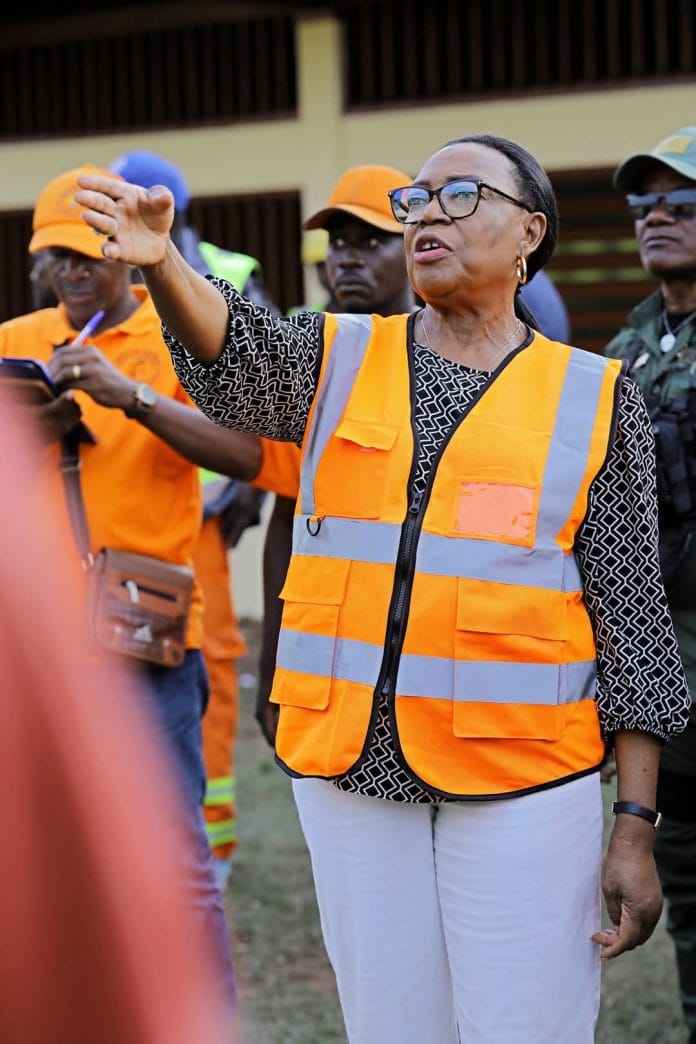 Gabon : Paulette Missambo visite les chantiers du CTRI à Lastourville