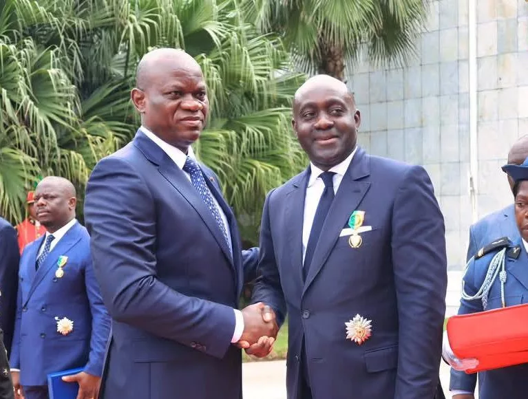 Brice Clotaire Oligui et le président de UBA Tony Elumelu.