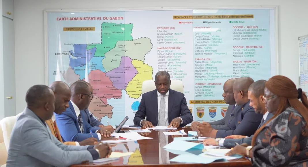 Hermann Immongault accompagné des délégués spéciaux d’Akanda et d’Owendo.