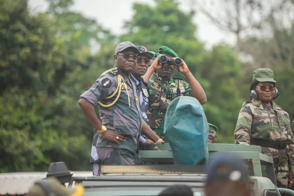 [Gabon : Manœuvres militaires UKAL DIMBU 2025] Le Président Oligui Nguema renoue avec la tenue de combat pour la circonstance