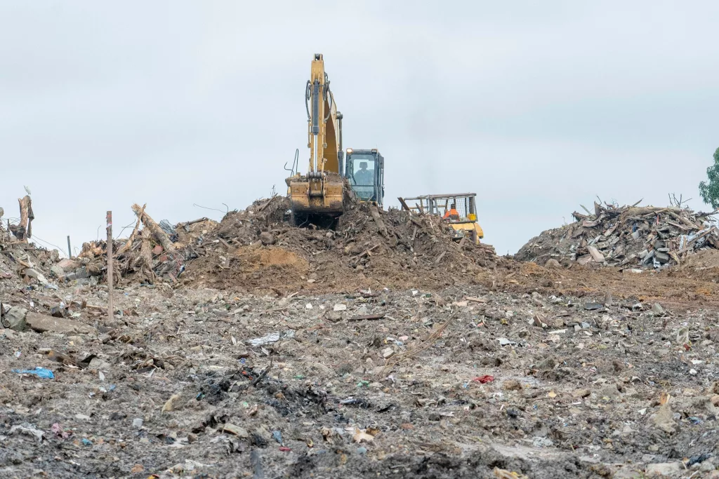 [Gabon : Environnement] Mays Mouissi enclenche le plan d’urgence de gestion des déchets post-déguerpissement