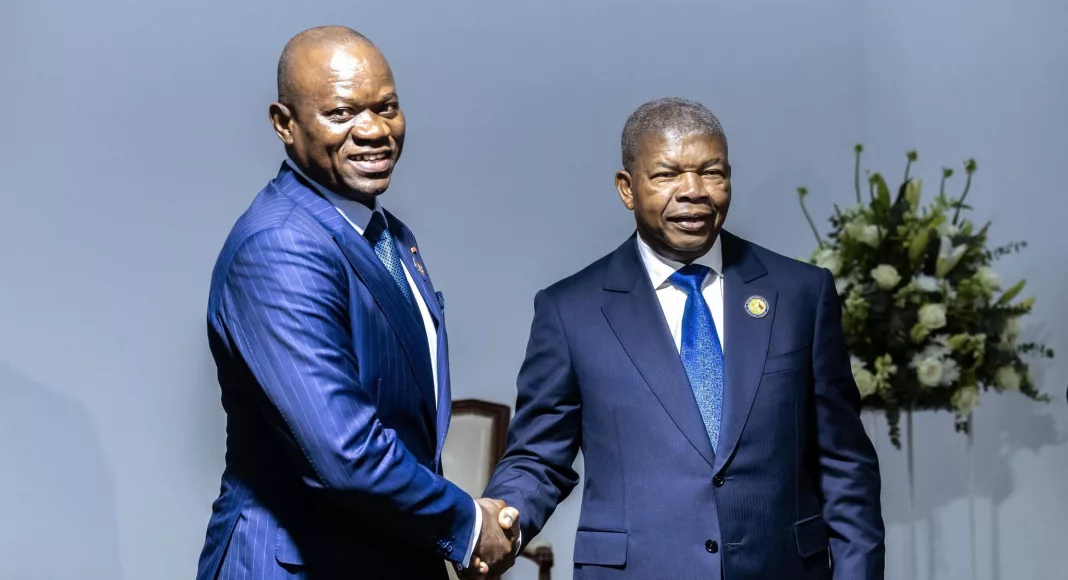 Brice Oligui Nguema et João Lourenço, présidents du Gabon et de l'Angola.