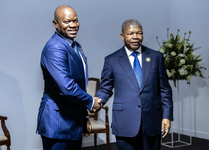 Brice Oligui Nguema et João Lourenço, présidents du Gabon et de l'Angola.