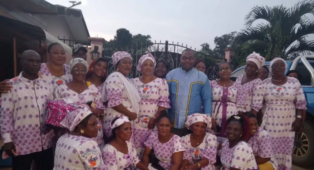 Les membres de l'association La Solidarité des femmes initiatives à l'issue de leur rencontre.