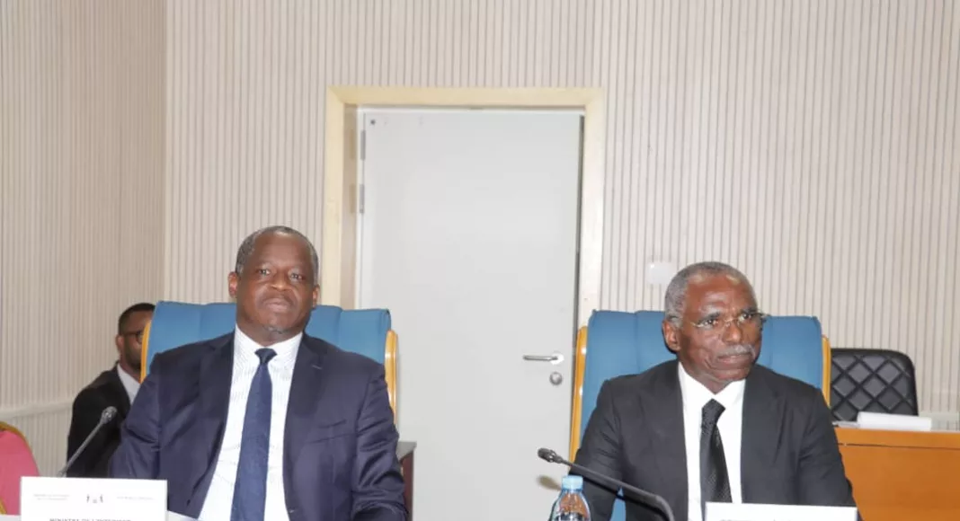 Hermann Immongault et François Ndong Obiang devant les parlementaires