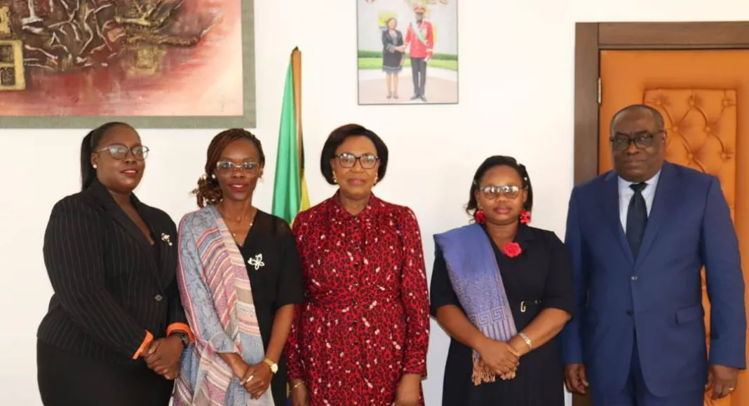 Photo de famille à l'issue de la rencontre.