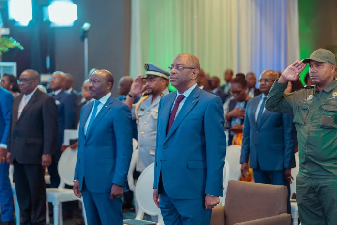 Une vue de l’assistance au moment de l’exécution solennelle de l’hymne national.