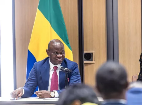 Brice Clotaire Oligui Nguema a fait part d’une décision majeure : à compter de l’année 2026, l’attribution des bourses d’études en direction de pays tels que les États-Unis, le Canada ou la France sera suspendue.