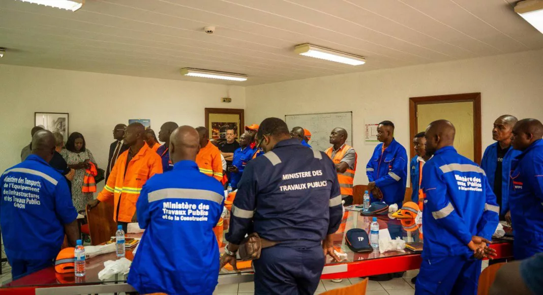 Des gestionnaires des matériels et des mécaniciens étaient à l'école du savoir afin de s'acclimater aux nouveaux produits de marque MAN.