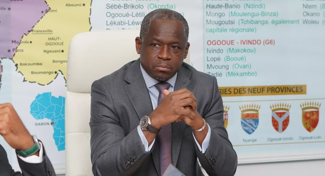 Le ministre de l'Intérieur, Hermann Immongault lors de la séance de travail avec des start-up gabonaises innovantes.