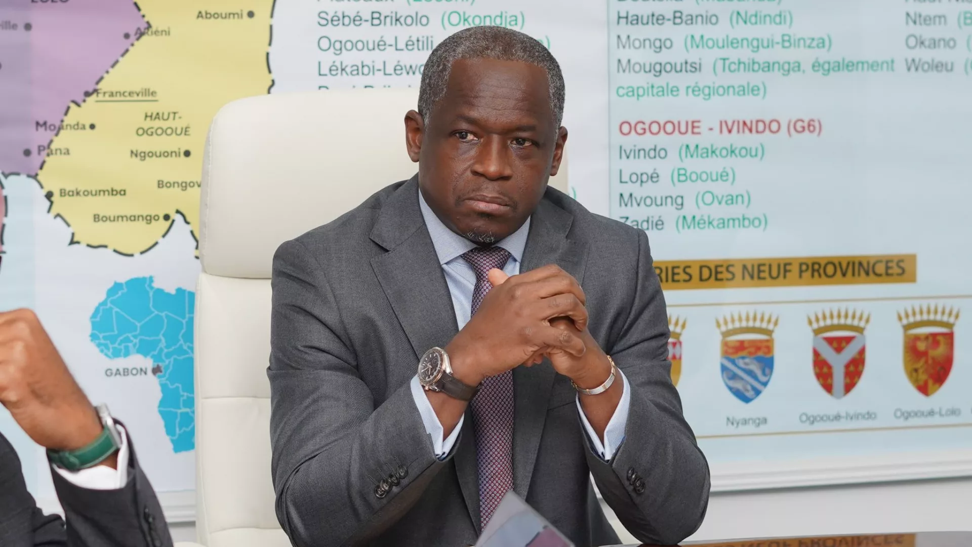 Le ministre de l'Intérieur, Hermann Immongault lors de la séance de travail avec des start-up gabonaises innovantes.