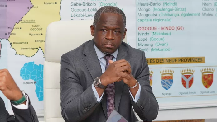 Le ministre de l'Intérieur, Hermann Immongault lors de la séance de travail avec des start-up gabonaises innovantes.