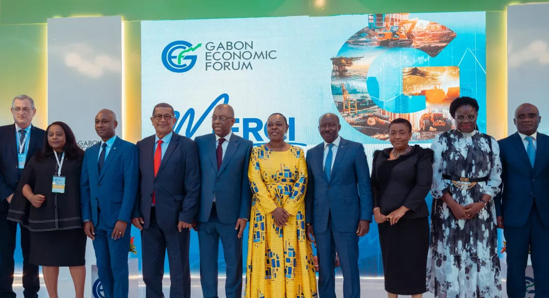 Une photo de famille a été prise à la clôture de l’évènement, réunissant le Vice-Président du gouvernement, le Ministre de l’Économie ainsi que des participants.