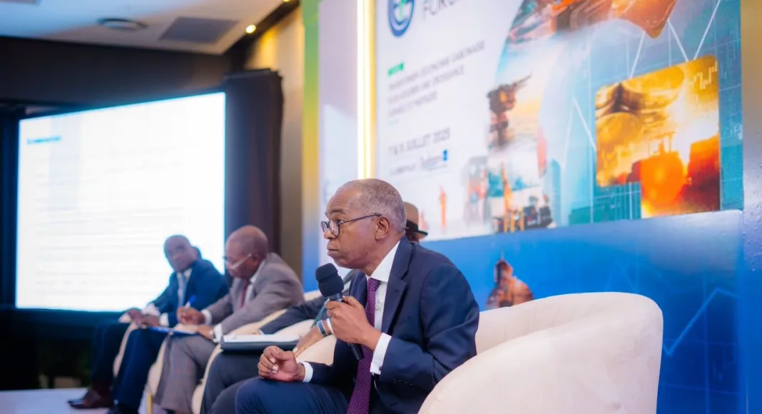 Jean Gaspard Ntoutoume, directeur général de la dette lors de son intervention.