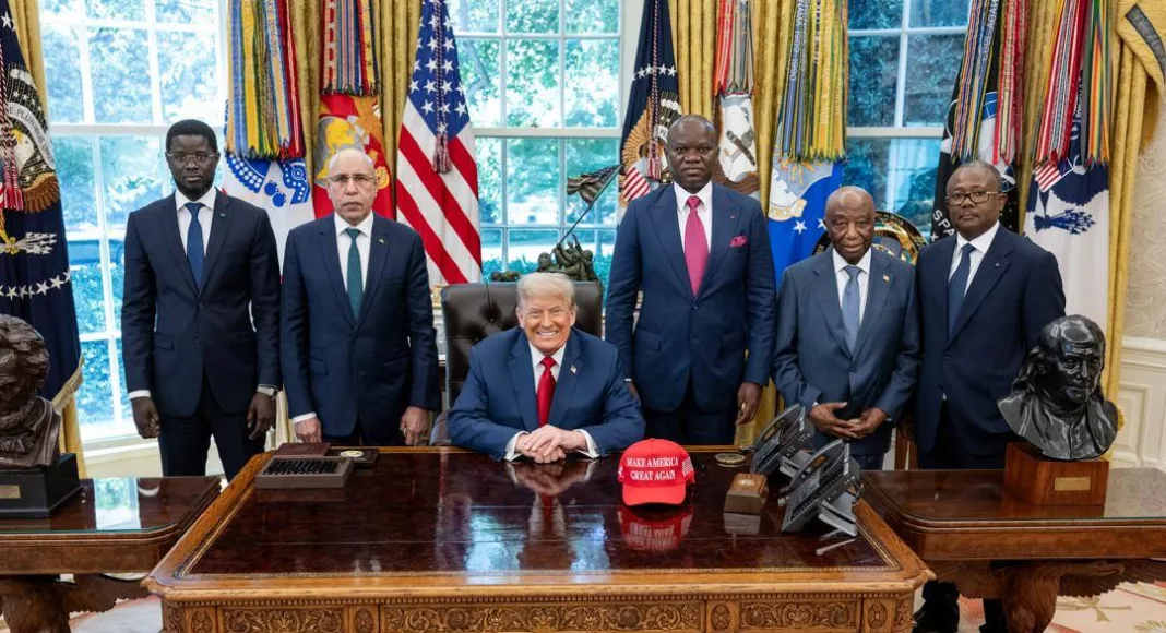 Le président des États Unis avec ses invités.