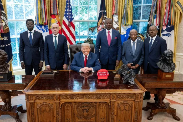 Le président des États Unis avec ses invités.