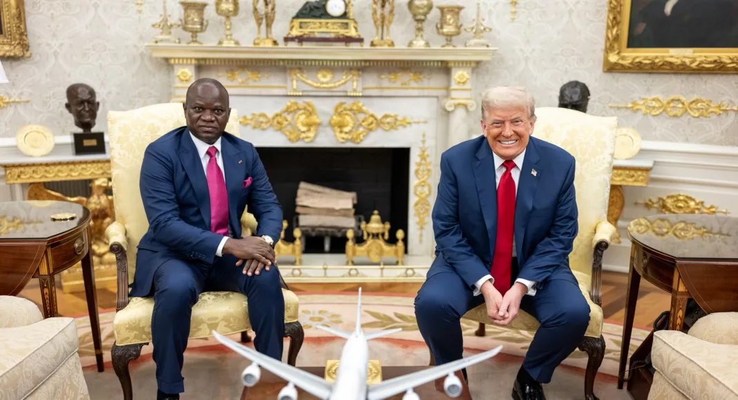 Oligui Nguema et Trump, lors de leur rencontre ce mercredi à la maison blanche.