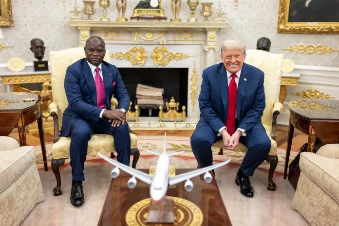 Oligui Nguema et Trump, lors de leur rencontre ce mercredi à la maison blanche.