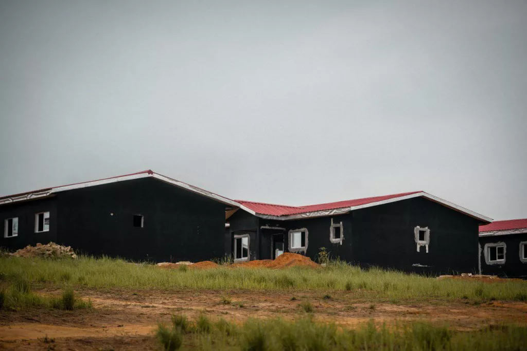 [Gabon : Infrastructures] Une gare routière et un marché municipal à Lébamba