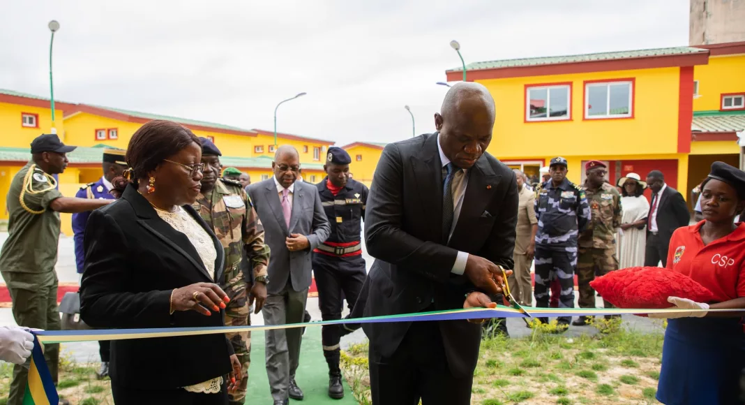Coupure de ruban par le président de la République, Brice Clotaire Oligui Nguema.