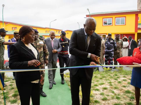 Coupure de ruban par le président de la République, Brice Clotaire Oligui Nguema.