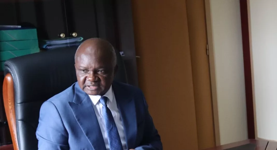 Professeur Adrien Moungoungou, ministre de la Santé.