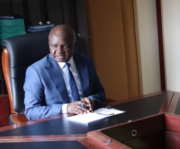 Professeur Adrien Moungoungou, ministre de la Santé.