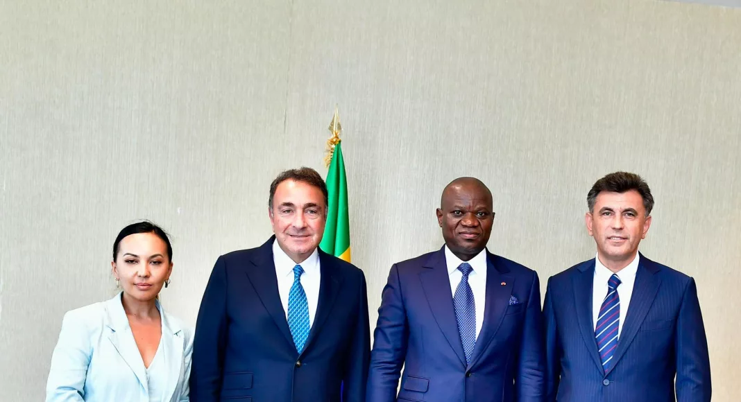 Le président Brice Oligui Nguema et des investisseurs turcs pour un contrat gagnant-gagnant.