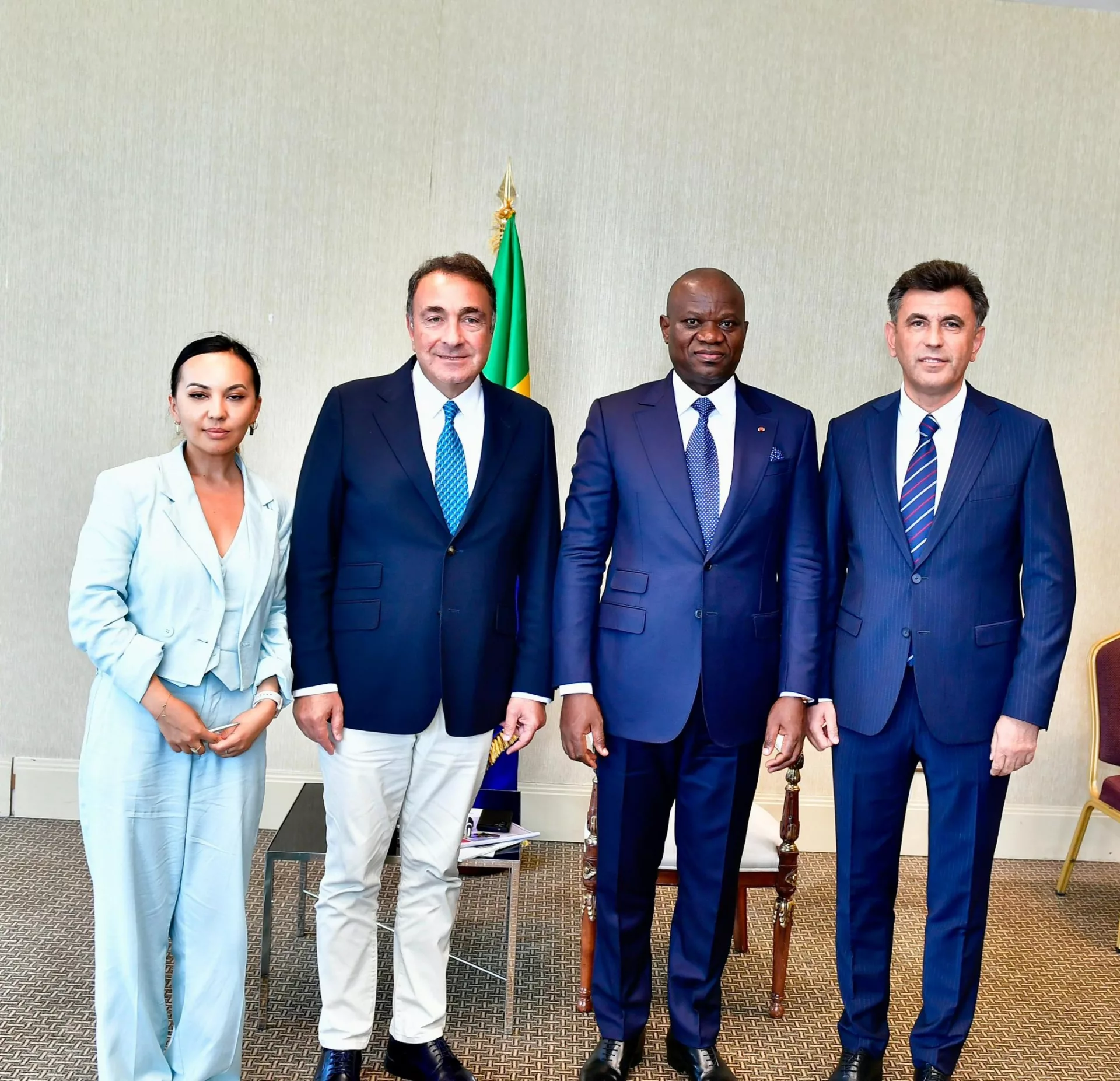 Le président Brice Oligui Nguema et des investisseurs turcs pour un contrat gagnant-gagnant.