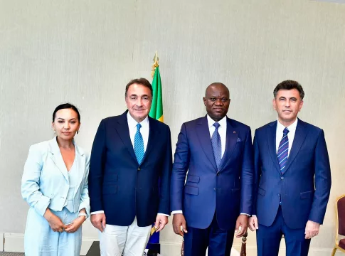 Le président Brice Oligui Nguema et des investisseurs turcs pour un contrat gagnant-gagnant.