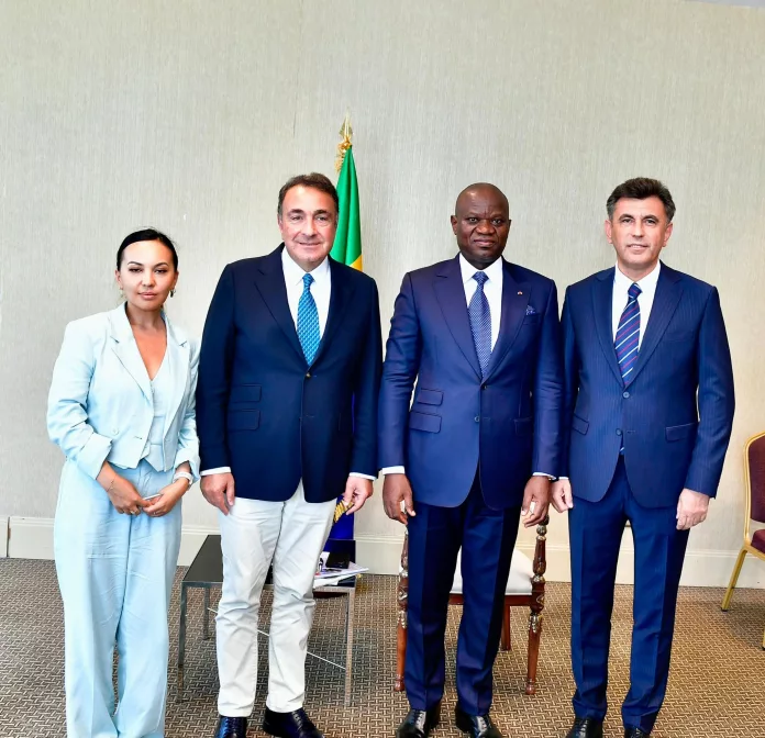 Le président Brice Oligui Nguema et des investisseurs turcs pour un contrat gagnant-gagnant.