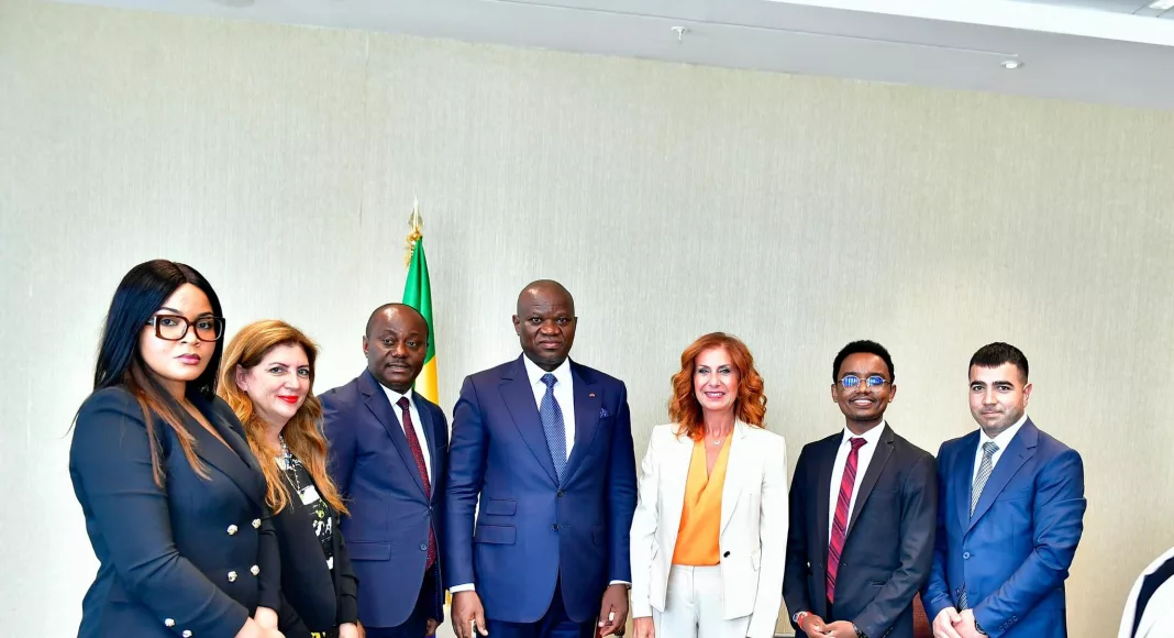 Le président Brice Oligui Nguema et les investisseurs turcs à l'issue de la rencontre.