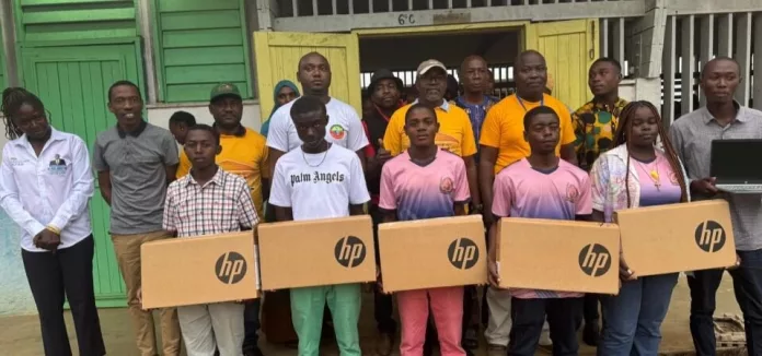 Une manière pour l’association Kundu Mulebe de saluer leur travail mais aussi de leur apporter un soutien notable pour leurs études supérieures.
