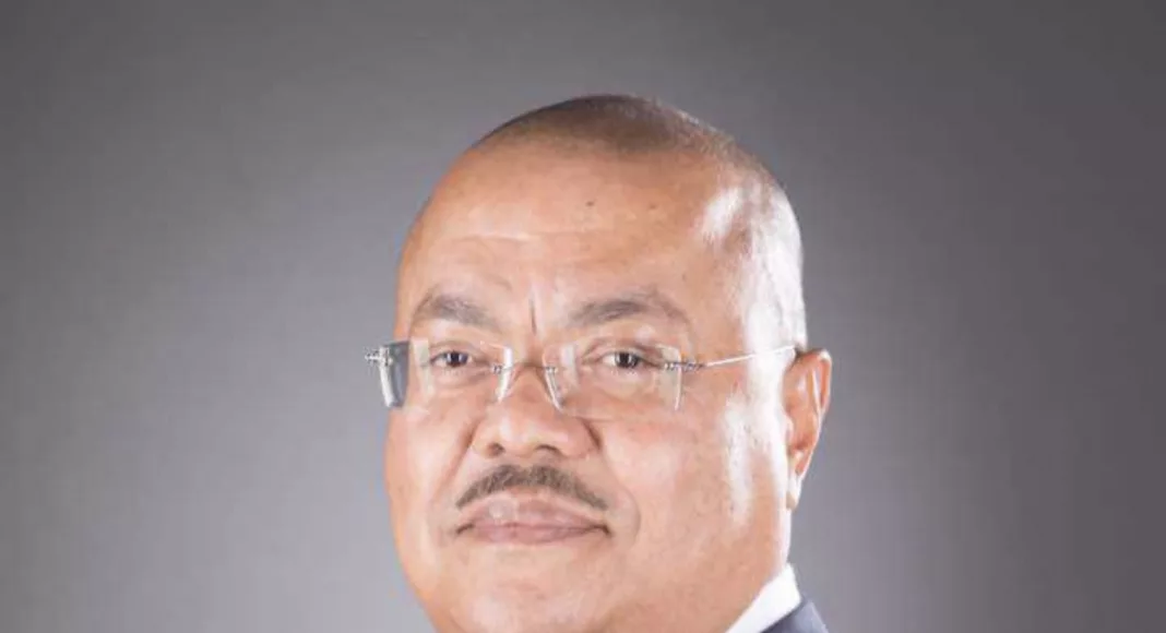 Le Grand Maître Jacques Denis Tsanga, Gouverneur de la province du Haut-Ogooué.