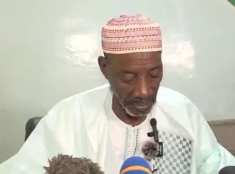 Un frère de Mamadou Hawa Gassama lors du point de presse.
