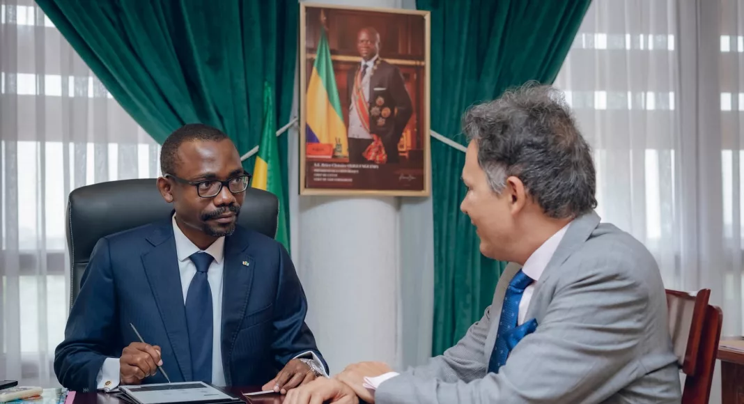 Vers une diplomatie climatique renforcée : rencontre entre le ministre gabonais de l’Environnement et l’ambassadeur du Brésil, en prélude à la COP30.