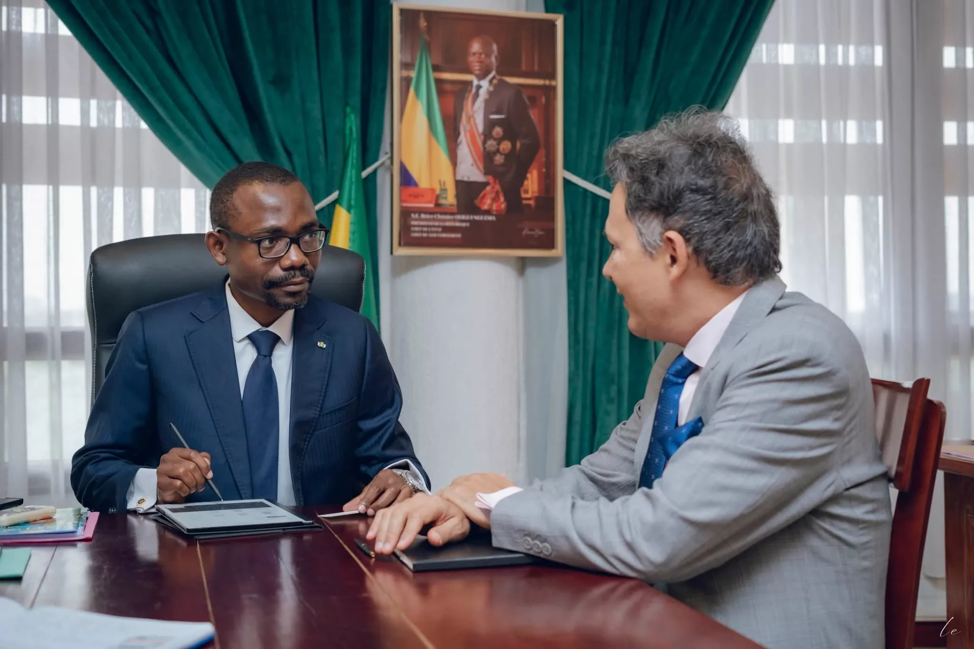 Vers une diplomatie climatique renforcée : rencontre entre le ministre gabonais de l’Environnement et l’ambassadeur du Brésil, en prélude à la COP30.