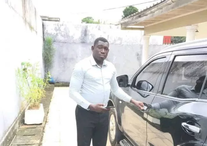 Jean Yves Onanga, jeune citoyen d'Etimboué.