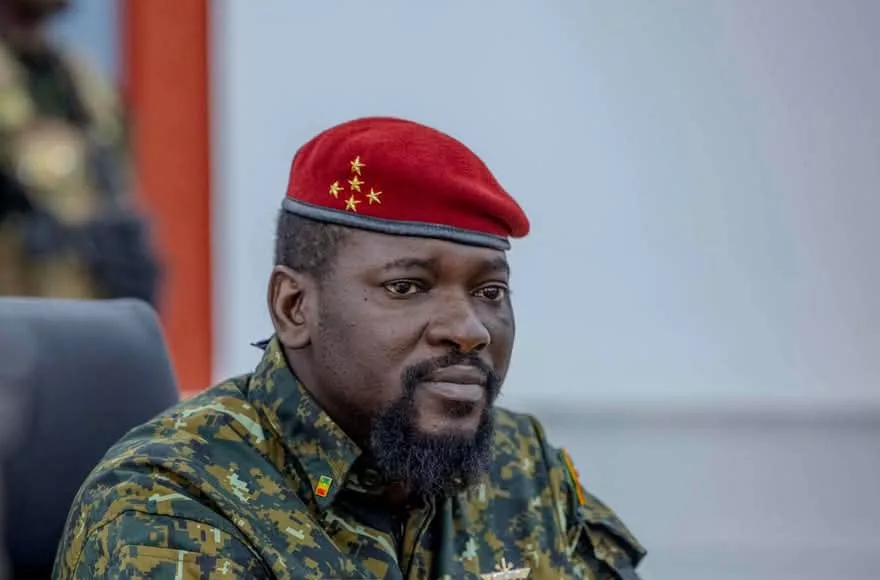 Le général Mamadi Doumbouya semble se préparer à affronter les urnes en tant que candidat.