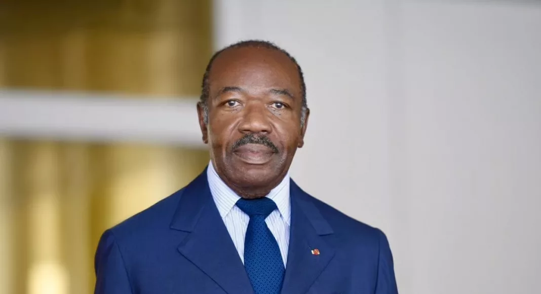Ali Bongo accuse les nouvelles autorités gabonaises de l’avoir maintenu en résidence surveillée, coupé du monde, privé de soins et de liberté.