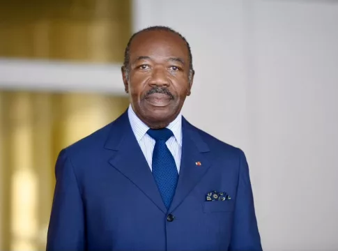 Ali Bongo accuse les nouvelles autorités gabonaises de l’avoir maintenu en résidence surveillée, coupé du monde, privé de soins et de liberté.