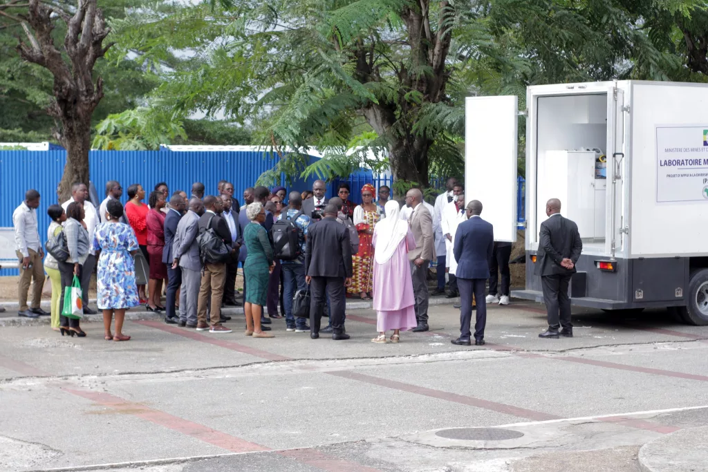 Le Gabon se dote d'un laboratoire mobile pour moderniser son secteur minier