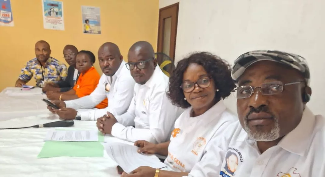 Les membres du S.E.N.A lors de leur conférence de presse.