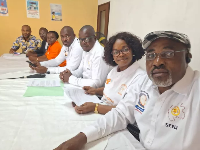 Les membres du S.E.N.A lors de leur conférence de presse.