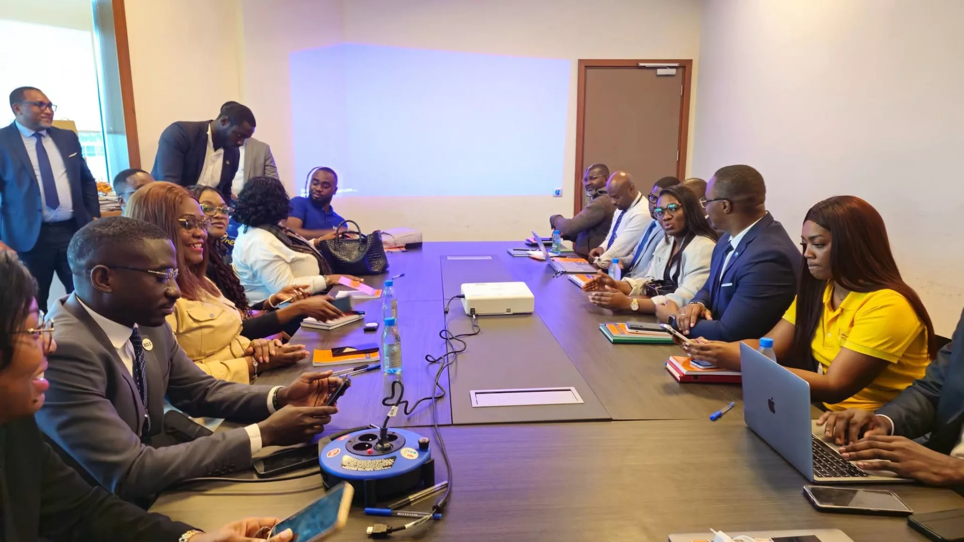 Échanges constructifs entre acteurs du secteur financier lors des ateliers du GIMAC à Libreville.