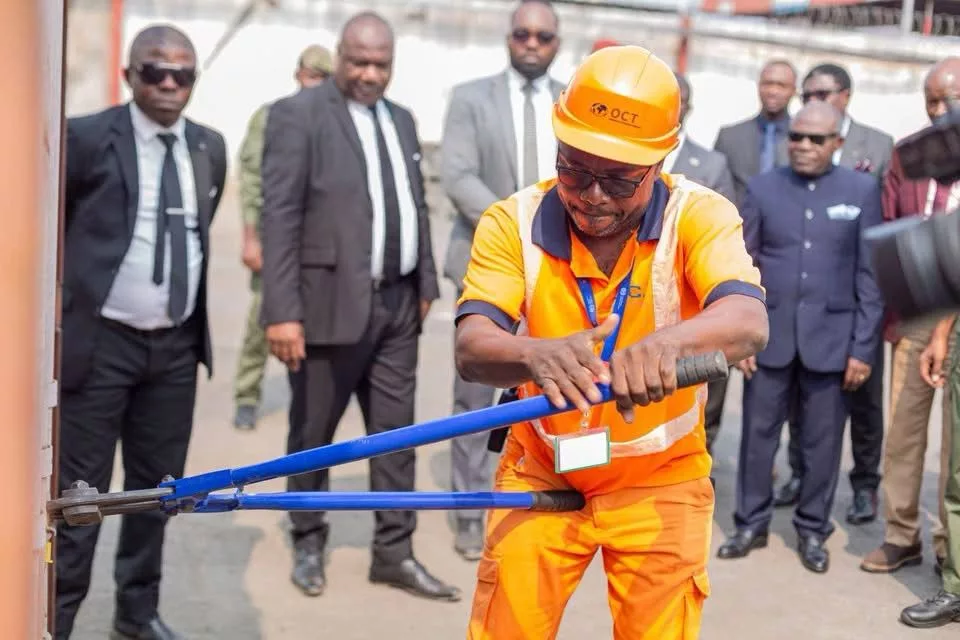 Gabon : des lampadaires solaires pour éclairer l’Ogooué-Ivindo 1 Gabon : des lampadaires solaires pour éclairer l’Ogooué-Ivindo