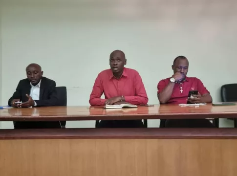 Les membres du SYNAPEF réunis en Assemblée générale extraordinaire, le 6 août 2025 à Libreville.
