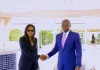 Poignée de main fraternelle entre le Président Oligui Nguema et la ministre centrafricaine Sylvie Baïpo-Témon.