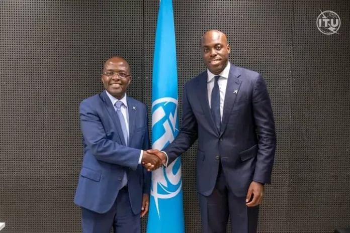 Mark-Alexandre Doumba, nouveau membre du conseil aux côtés du directeur du bureau de l'UIT.