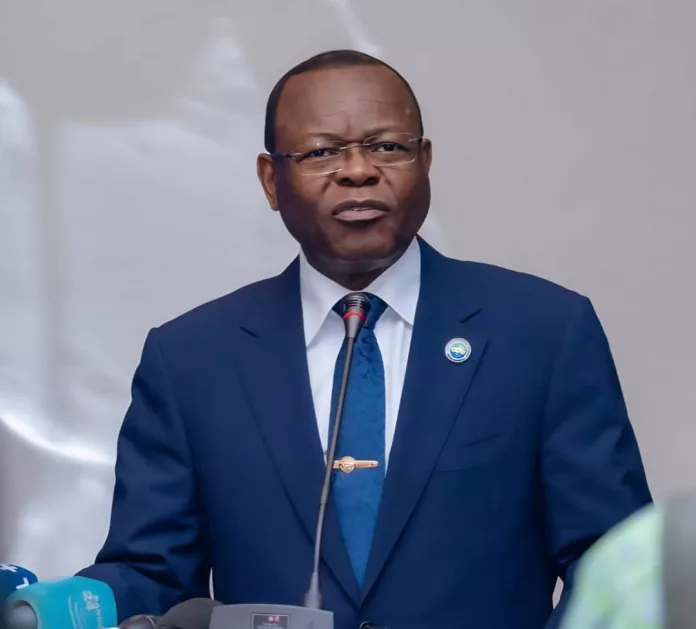 Sauf si cela ressemble à une comédie politicienne, le rappel à l'ordre d'Oyiba met chacun devant ses responsabilités: Changement ou continuité ?